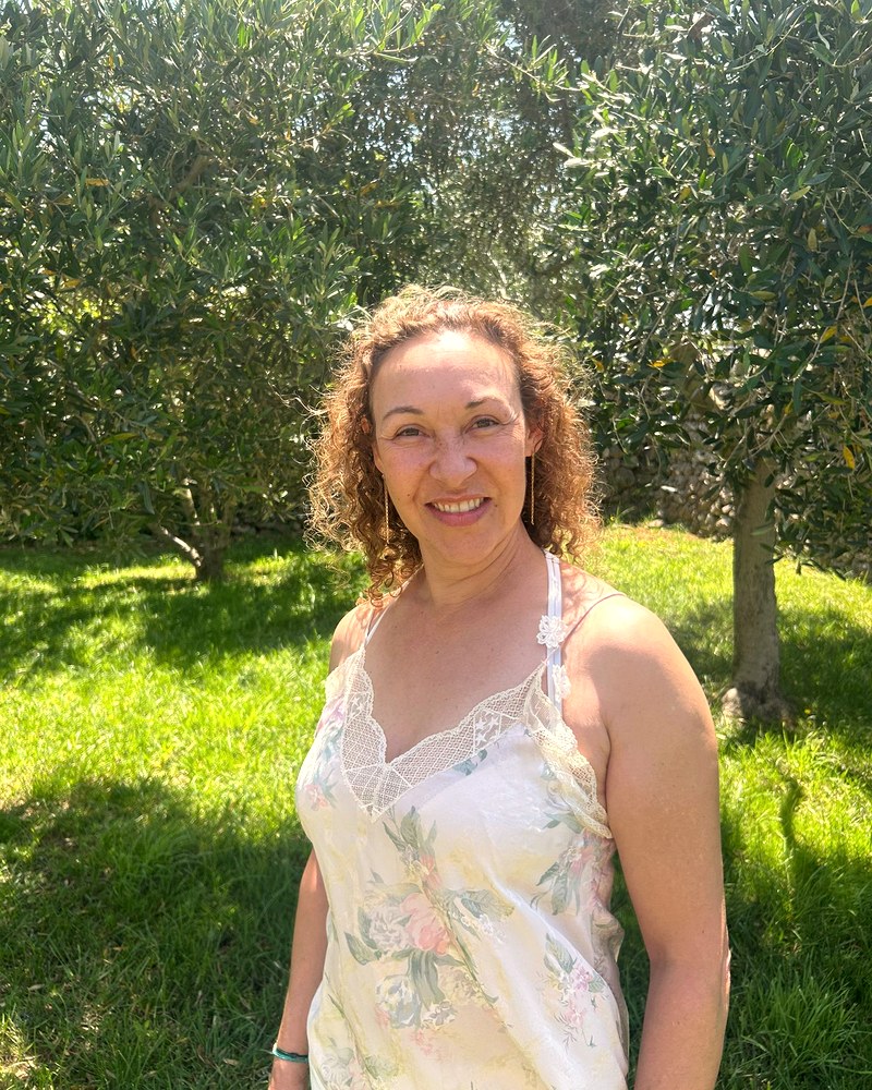 Marjolaine Sami dans l'oliveraie