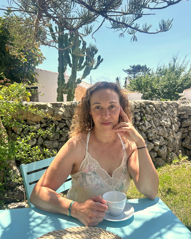 Marjolaine Sami dans un moment de réflexion